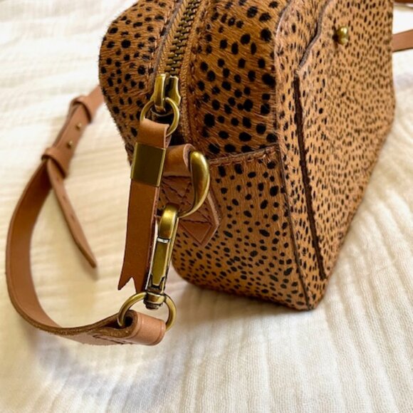 Madewell Transport Camera Bag in Animal Print - Picture 5 of 7